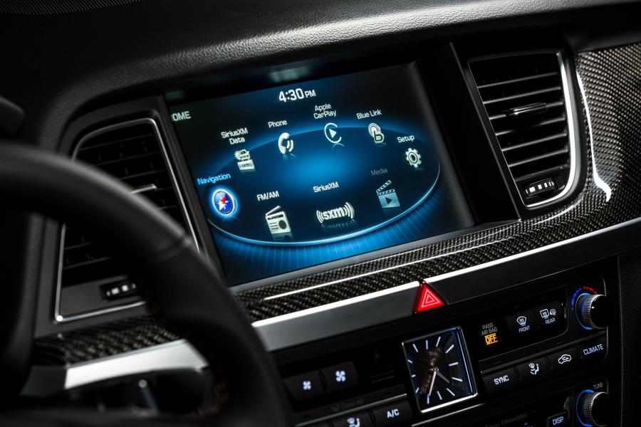 Детали интерьера Genesis G80 Sport 2017 года  (NA) (фото 84 из 94)